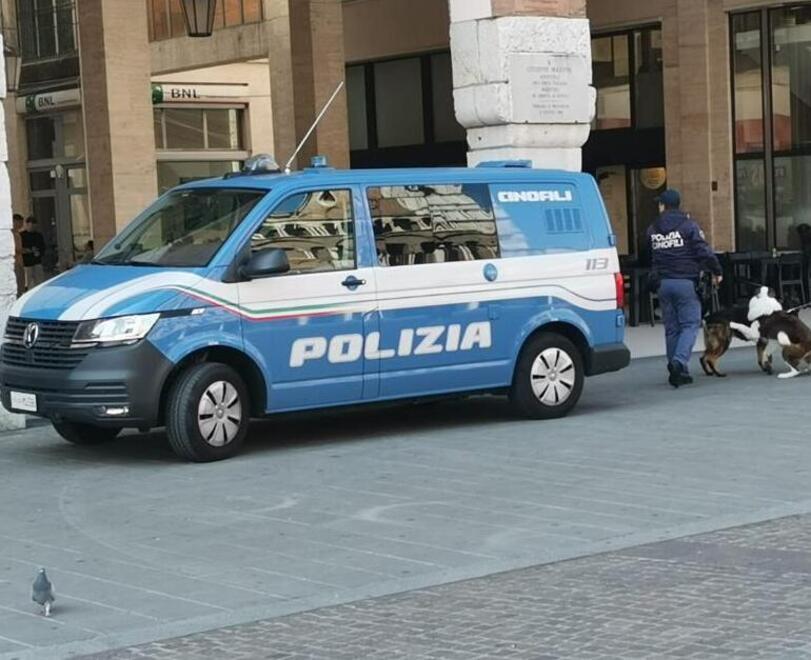 Galleria Matteotti, controlli anche con i cani antidroga 