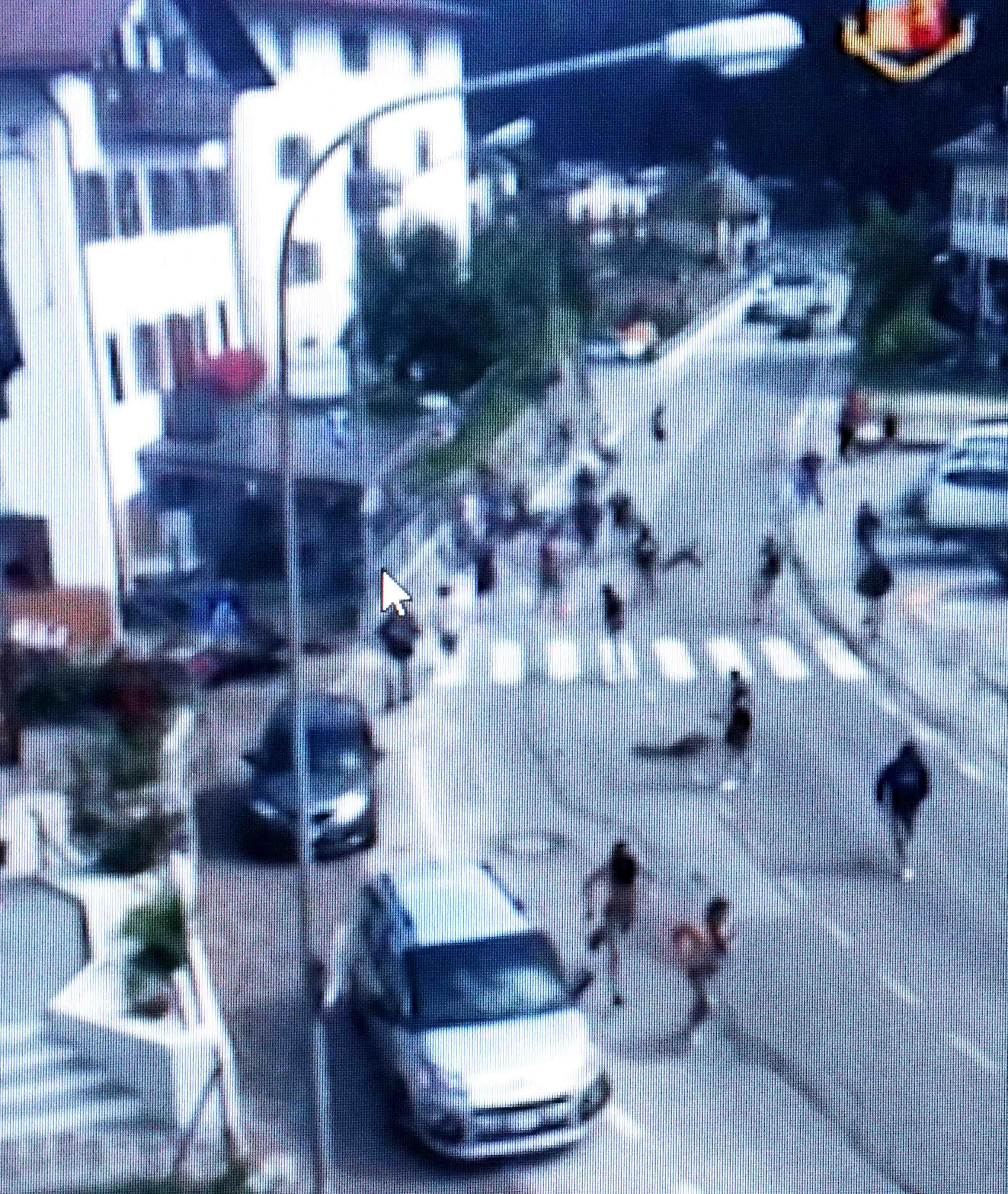 Un'immagine presa da una telecamera di sorveglianza della rissa di Auronzo tra ultras spallini e della Lazio