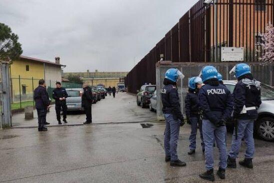 Rivolta al carcere della  Dogaia: rischio mano pesante contro i detenuti