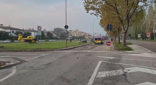 Sassuolo, grave donna travolta da un’auto