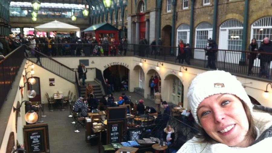 Passi di danza in ricordo di Serena scomparsa a 37 anni: «Per la ricerca, come voleva lei»