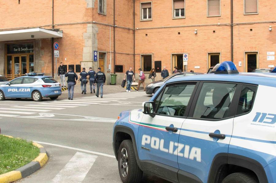 Colto sul fatto writer dei treni alla stazione di Ferrara