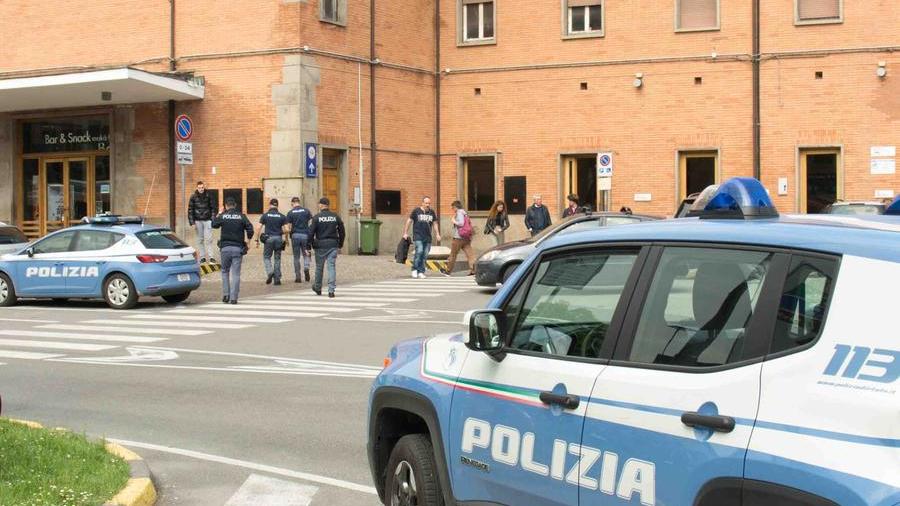 Colto sul fatto writer dei treni alla stazione di Ferrara