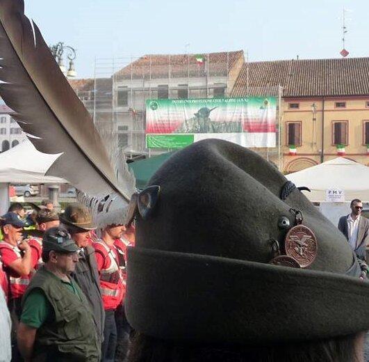 Gli alpini reggiani a raduno in città. Da oggi a domenica eventi e sfilata