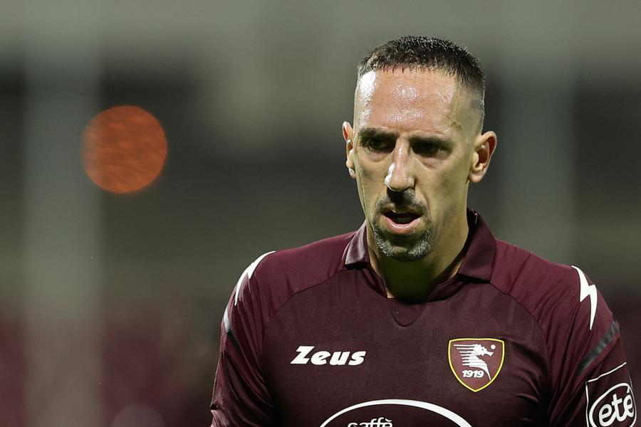Ribery abbandona il calcio. Le tante vittorie, il carattere fuori dal coro e l’arrivo in provincia