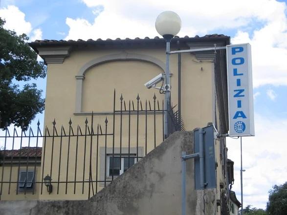 «Stai zitta o ti taglio la gola». Maltrattava la nonna: finisce in carcere