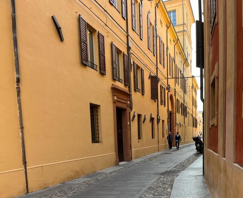 Modena Maria Carafoli derubata davanti a Modenamoremio 