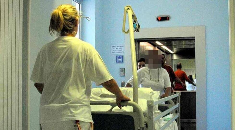Sos degli infermieri pisani: «Ferie arretrate e turni di riposo negati, siamo in emergenza»