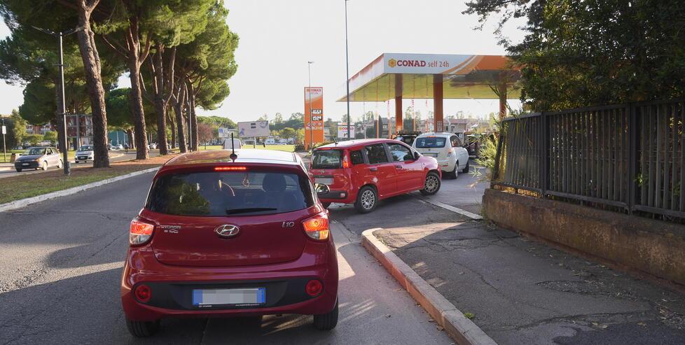 Caro carburante, arriva l’aumento anche a Grosseto. La mappa dei prezzi