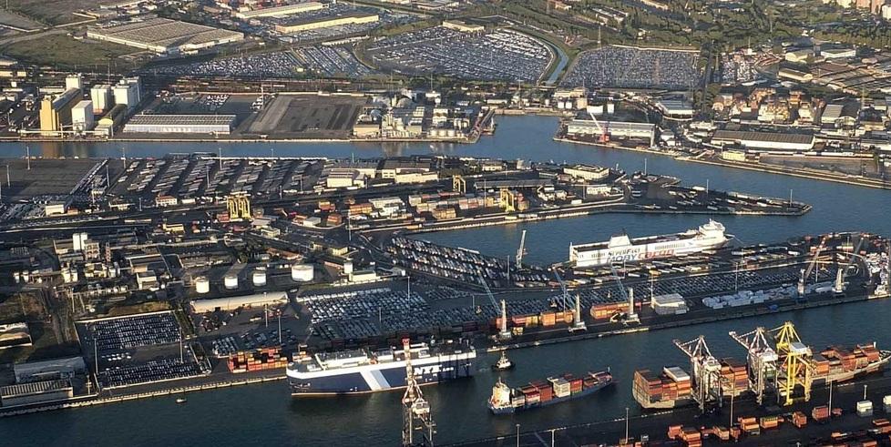 Concessioni, sconti ai big del porto di Livorno: finanza nella sede dell’Autorità portuale