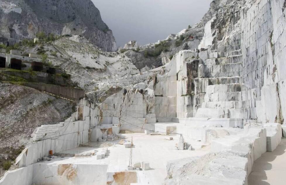 Nero alle cave, ancora un rinvio ma ci sono alcuni prescritti