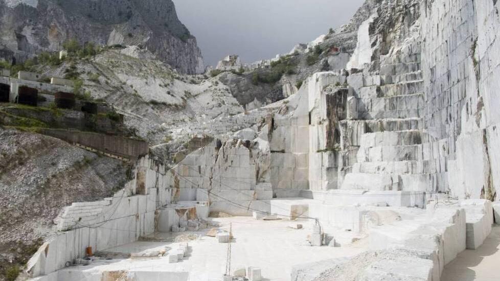 Nero alle cave, ancora un rinvio ma ci sono alcuni prescritti