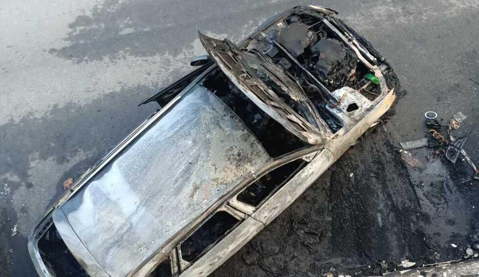 Auto in fiamme, famiglia sotto choc: «Crediamo che sia una vendetta» – Video