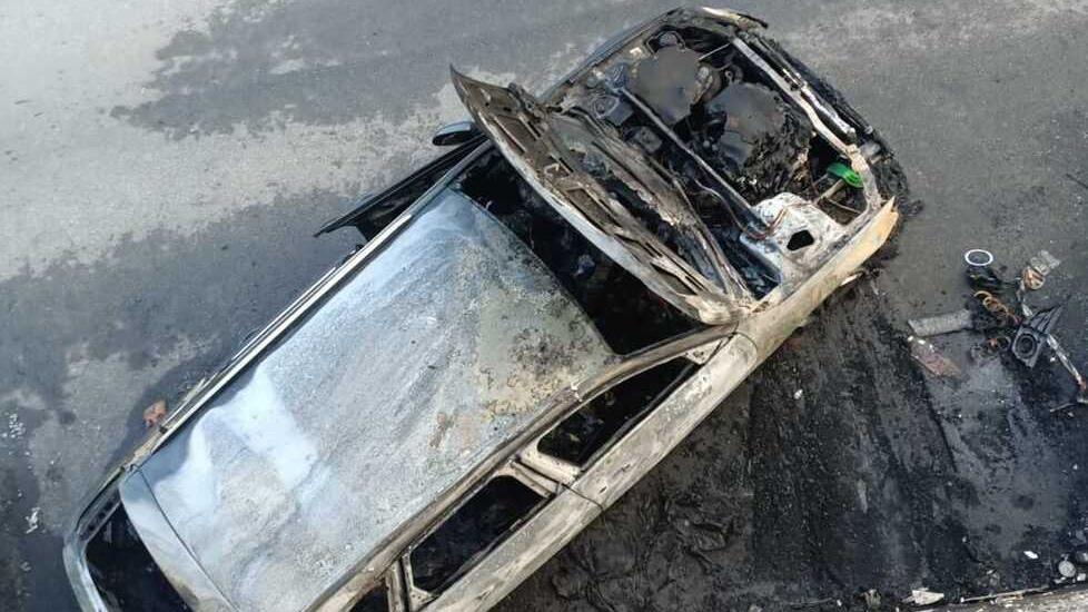 Auto in fiamme, famiglia sotto choc: «Crediamo che sia una vendetta» – Video
