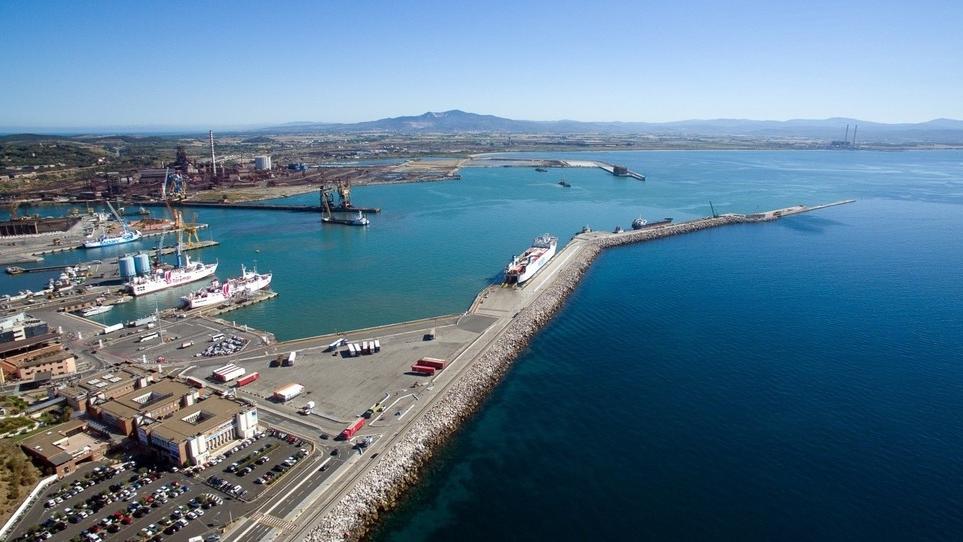 Il progetto Snam fa rotta sul porto: «Lontano da Piombino dopo 3 anni»