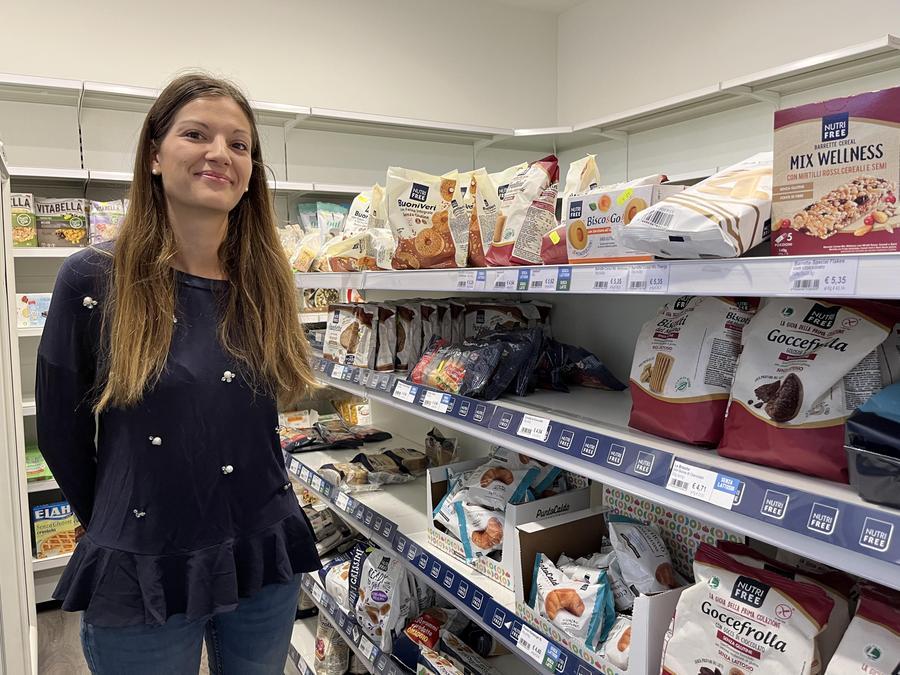 
	Elisa Pagni all'interno del suo negozio, a Calcinaia (Foto di Franco Silvi)

