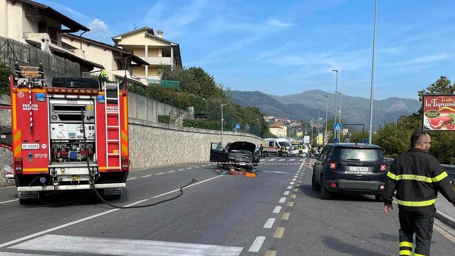Lo scontro frontale sulla 325