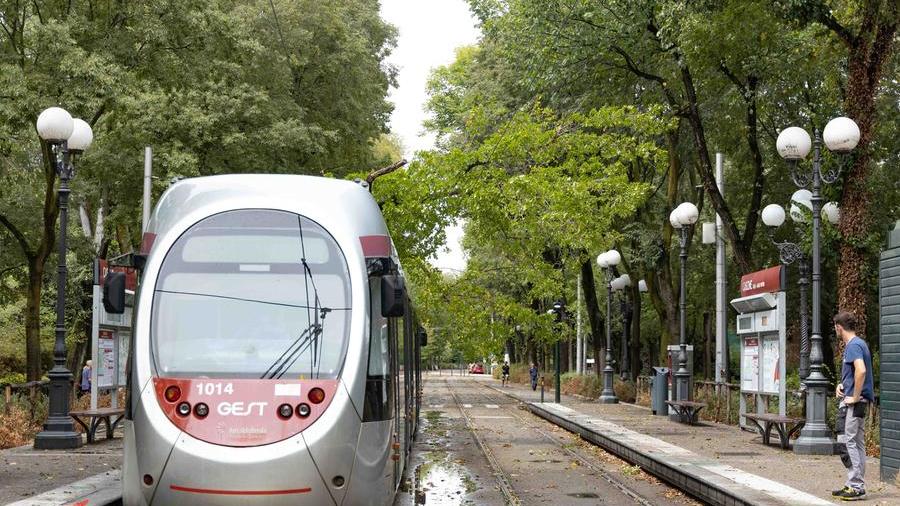 Spray urticante sulla tramvia: passeggeri evacuati e conducente al pronto soccorso