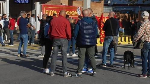 Ferrara, i metalmeccanici si sono fermati per lavoro e salario