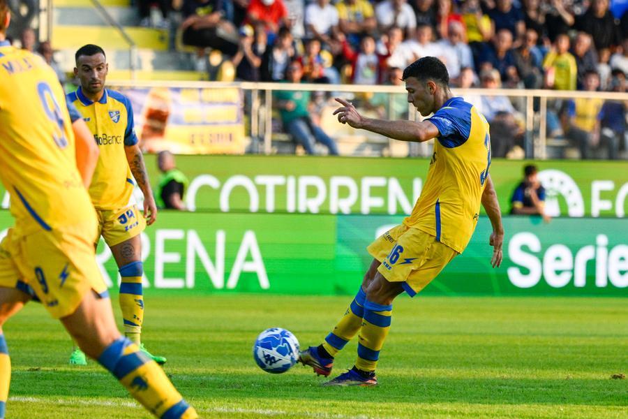 La Spal comincia bene ma il Frosinone si prende tutta la posta (2-0)