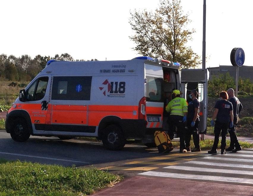 Molinella, rischia di perdere una mano ferendosi con una bomba carta