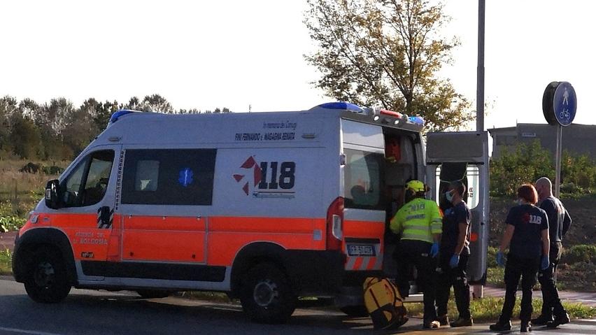 Molinella, rischia di perdere una mano ferendosi con una bomba carta