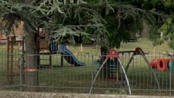 Cade l’intonaco, scuola chiusa a Castelvetro