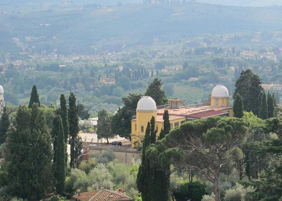 Lascia 15 milioni alla badante: l’eredità contesa sul colle dei vip. I protagonisti del "duello" legale
