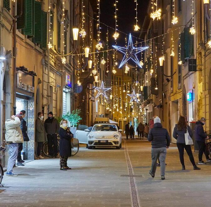 Luminarie a led e accese meno ore: a Empoli il Natale fa i conti con il caro bollette 
