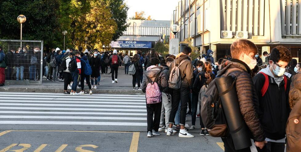 Scuola, settimana corta più lontana: «Difficile far tornare l’orario» 