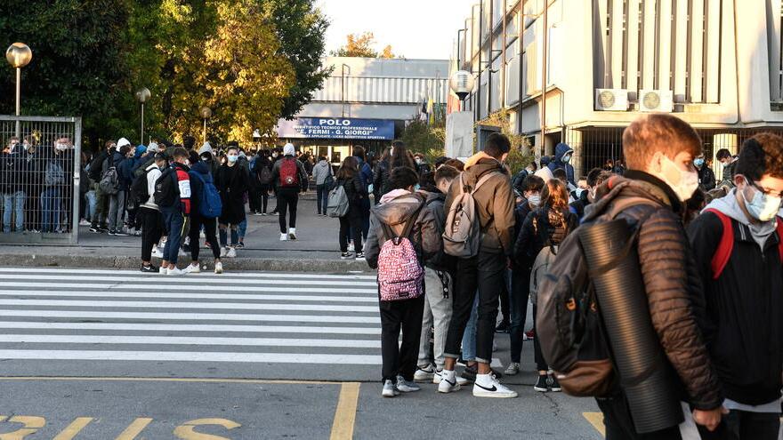 Scuola, settimana corta più lontana: «Difficile far tornare l’orario»
