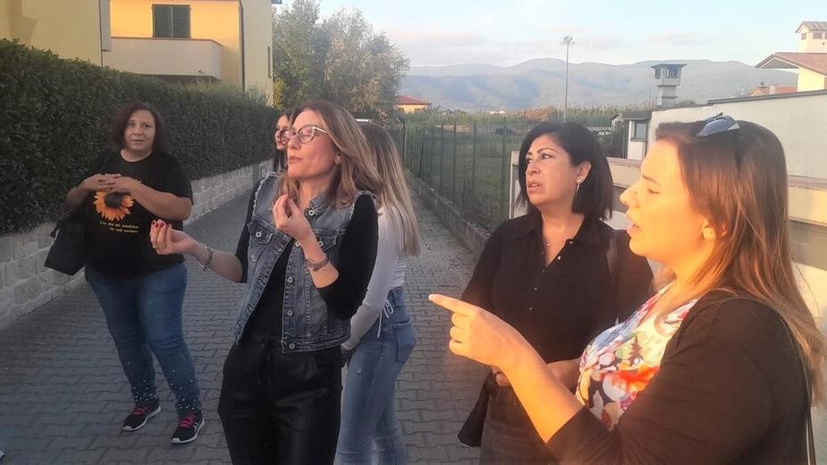 «Bus strapieni e in ritardo per i nostri figli»: rivolta delle mamme di Badia a Pacciana