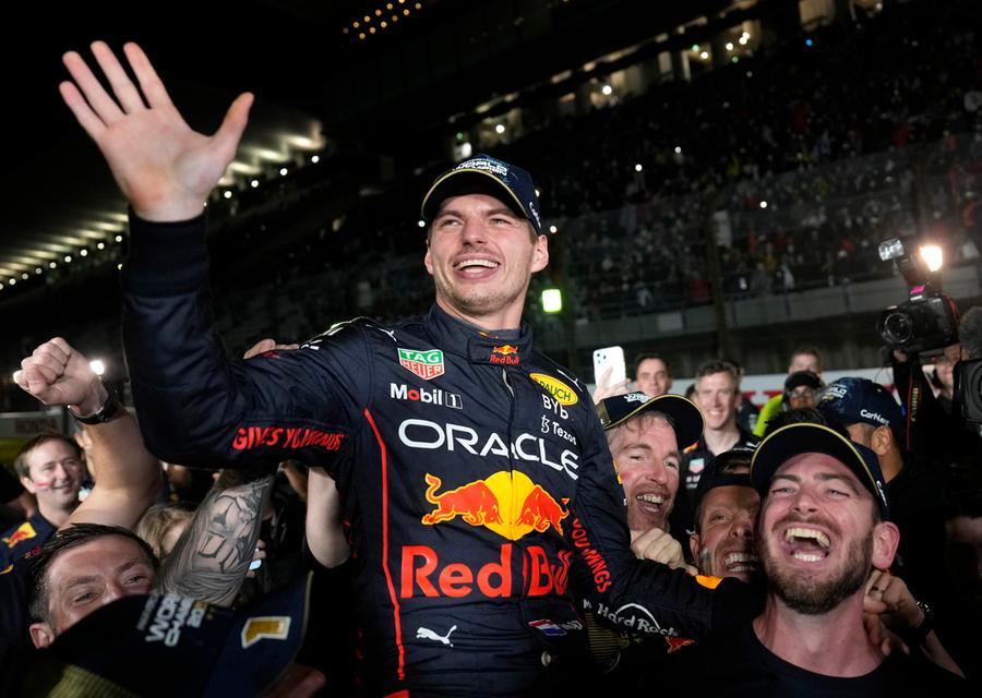 F1, Verstappen campione del mondo: una penalità a Leclerc assegna il titolo