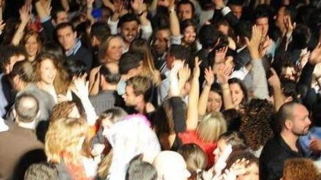 La movida si spegne ma c’è una bella notizia: la Bussola riaprirà