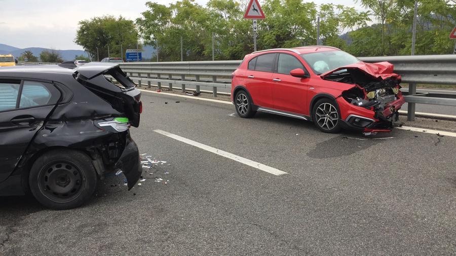 Tamponamento sulla Senese, strada riaperta