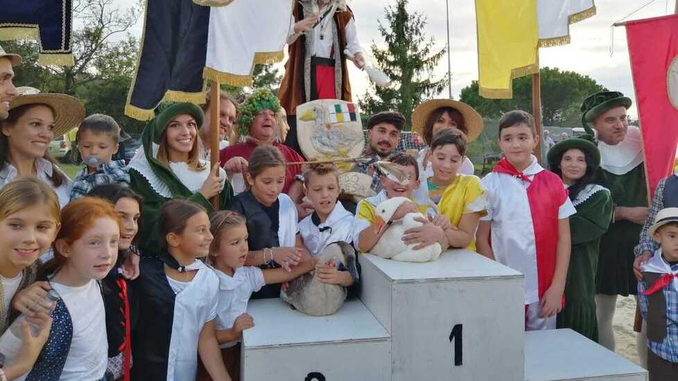 Il Palio del Papero a Fondo di Scesa con 300 persone e un clima di festa