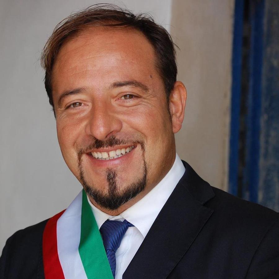 Villasimius, il sindaco e 7 consiglieri comunali si dimettono