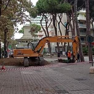 Viale Carducci. cade il secondo obelisco, Lido Estensi cambia volto