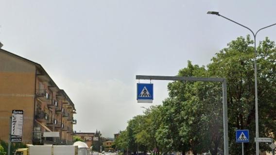 Pavullo. Travolto da un camion sulle strisce: 84enne gravissimo a Baggiovara