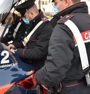 Castelfranco. Minaccia i passanti e lancia una bicicletta contro i carabinieri 