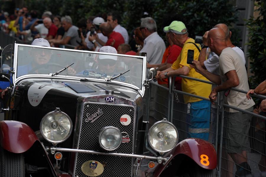 PONTEDERA- Passaggio Mille Miglia- il passaggio auto d' epoca
