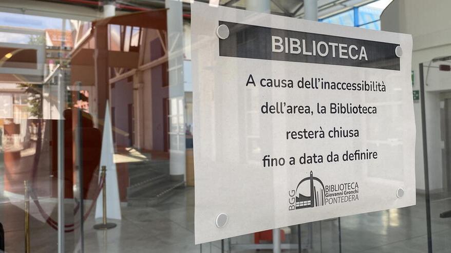 Pontedera, riapre la biblioteca Gronchi grazie ai corridoi “speciali” noleggiati dal Comune