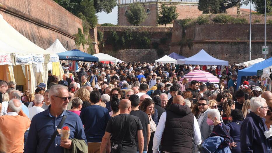 Boom per il mercatino dei ragazzi: 70mila euro donati al Misericordia