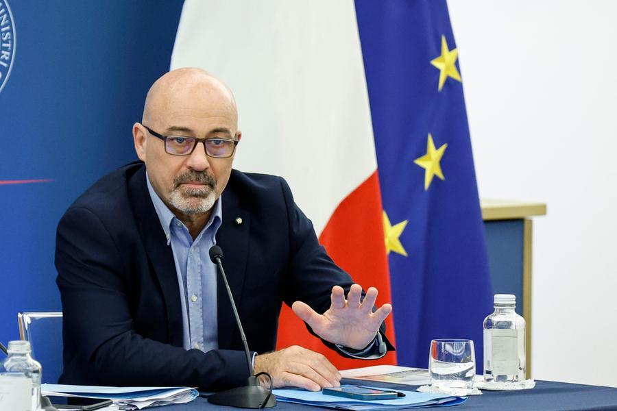 Gas, Cingolani: «La sicurezza nazionale dipende dalla nave a Piombino. Se non la useremo sarà un suicidio»