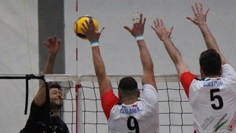 Un muro dei pratesi su schiacciata di Livorno nella palestra Keynes