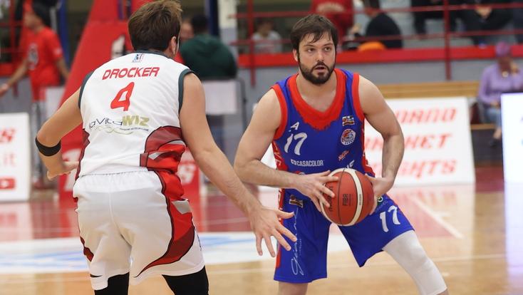 In azione il regista degli Herons Marco Giancarli, autore di 17 punti nella partita persa di misura a Legnano