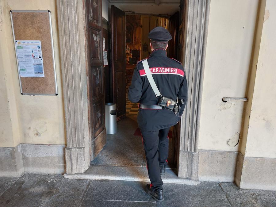 Furti seriali di offerte in chiesa: denunciato