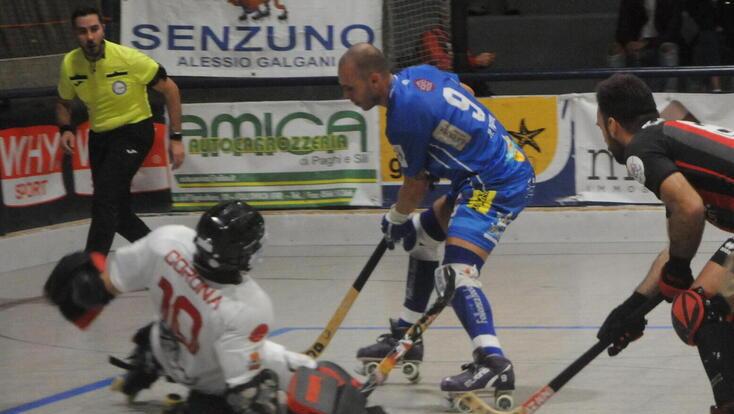 Un attacco di Marco Pagnini contro il Sarzana (foto Giorgio)