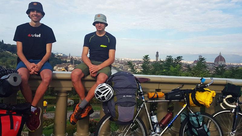 Da Firenze verso l’ignoto: in bici Dario e Oliver diretti in Africa
