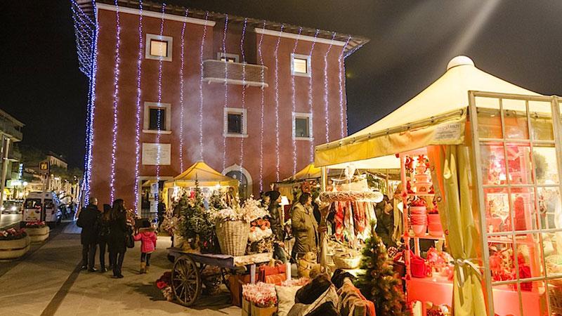 Il mercatino di Natale al Forte (foto d’archivio)